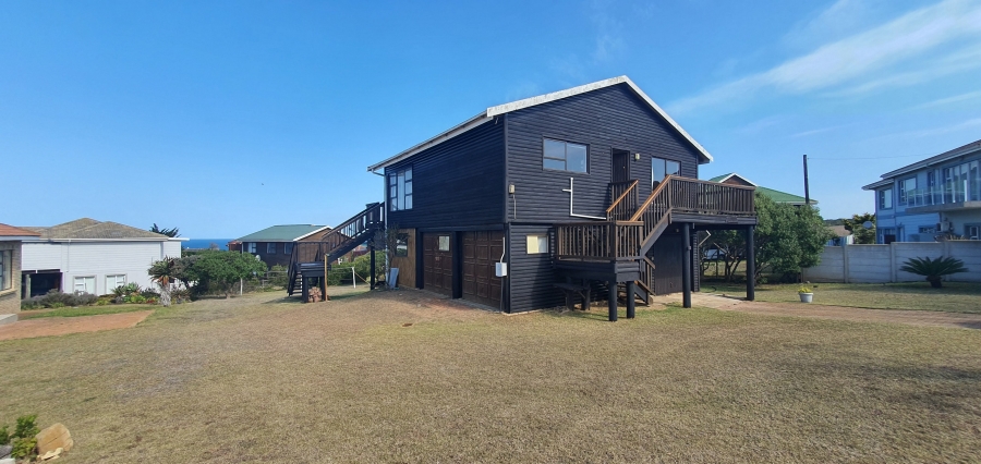 3 Bedroom Property for Sale in Boggomsbaai Western Cape